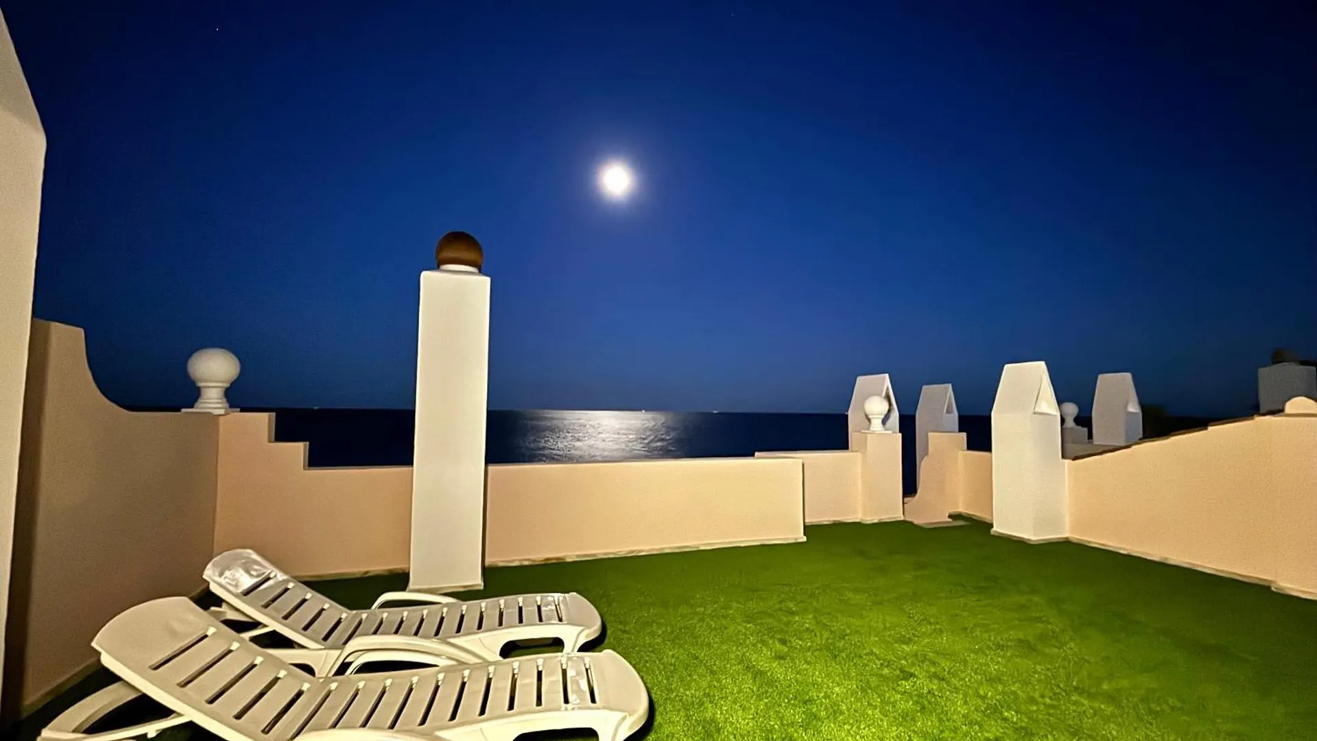 Diletta Beach Εστεπόνα